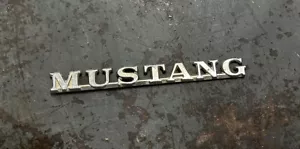 Emblema de coche Ford Mustang vintage OEM. 1966 - Imagen 1 de 3