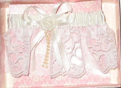 HORTENSE B. HEWITT CO. - NOVO NA CAIXA - LIGA DE CASAMENTO - FITA E RENDA - Imagem 1 de 3