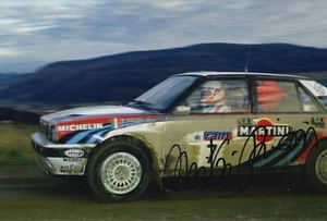 FOTO FIRMADA A MANO 12X8 MIKI BIASION AUTÓGRAFO RALLY LANCIA DELTA - Imagen 1 de 1