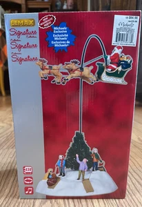 LEMAX SIGNATURE COLLECTION "SANTA CLAUS IS COMING TO TOWN" RETIRED 2013 #34678 - Foto 1 di 4