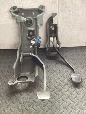 OEM 1979-1983 Toyota Pickup Clutch Brake Accelerator Pedals Set Swap - Image 1 of 4