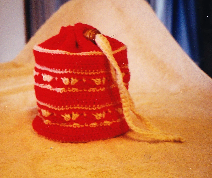 Crocheted Two Tone Bi-color Ladies Shell Stitch Purse Pattern Instructions Only - Image 1 of 1