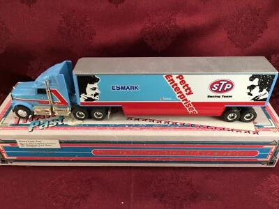 KYLE PETTY & RICHARD PETTY PETTYENTERPRISE гоночная команда 1/64 ERTL самосвал и автомобиль  - Изображение 1 из 4