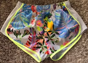 M102 Womens Nike Tempo Dri Fit Running Gym Shorts Tropical Parrot Sze S Excelent - Picture 1 of 14