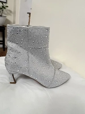 Botines Madden Girl Talla 7 Mujer Punta Punta Plateados Estrás Zapatos Medianos  Foto 1 de 4