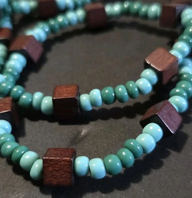 Collar Cuentas Turquesa y Verde Color Madera Cuentas Cuadradas Bohemio Apilable Foto 1 de 4