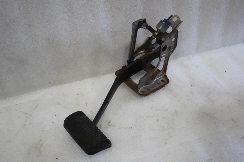 1990 1991 1992 1993 TOYOTA CELICA GTS BRAKE PEDAL AUTOMATIC A/T - Image 1 of 4