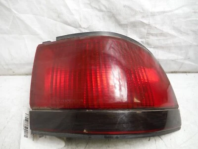 Conjunto de lámpara de luz trasera derecha para pasajero Mercury Tracer 1996 fabricante de equipos originales 1994-1996 Foto 1 de 4