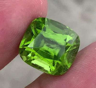 VS 15,95 CT natürlicher grüner Peridot Edelstein Kissenschliff aus Pakistan - Bild 1 von 2