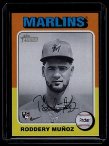 2024 Topps Heritage #722 Roddery Muñoz immagine in bianco e nero - Foto 1 di 2