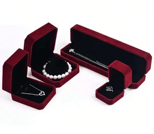 VELVET JEWELLERY BOX RING NECKLACE EARRINGS BRACELET GIFT BOX NEW - Picture 1 of 9