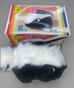 Neu Vintage 1985 Sammy das Stinktier mit Box bewegliches Tierspielzeug von Iwaya Corp funktioniert! - Bild 1 von 13