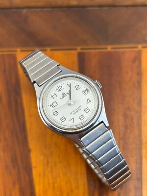 Vintage Lorus Relógio Feminino Data V242-0010 Tom Prata 23mm Nova Bateria - Imagem 1 de 4