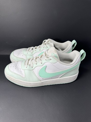 Scarpe da ginnastica Nike Youth taglia 5 5Y Court Borough basse recraft bianche verdi come nuove