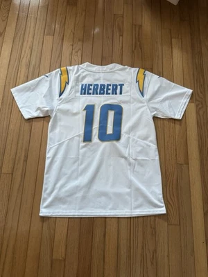 Camiseta Justin Herbert Adulto Blanca LA Chargers Talla Mediana FALSA de China Foto 1 de 4