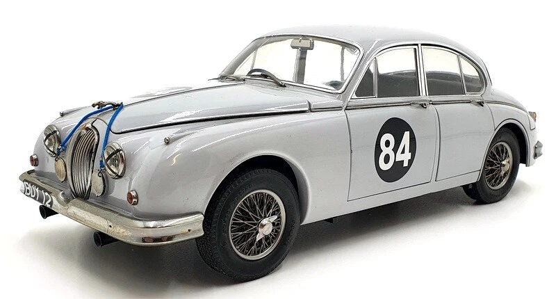 Model Icons 1/18 Scale Diecast DC3322B - Jaguar MkII Racing #84 With Case - Image 1 of 4