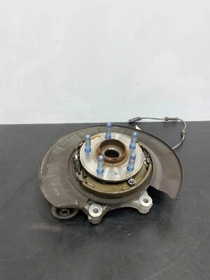 2013 CHEVROLET CAMARO ZL1 OEM ВОДИТЕЛЬ LH ЗАДНИЙ ШПИНДЕЛЬ С ПЫЛЕЗАЩИТНЫЙ ЭКРАН Б/У - Изображение 1 из 4