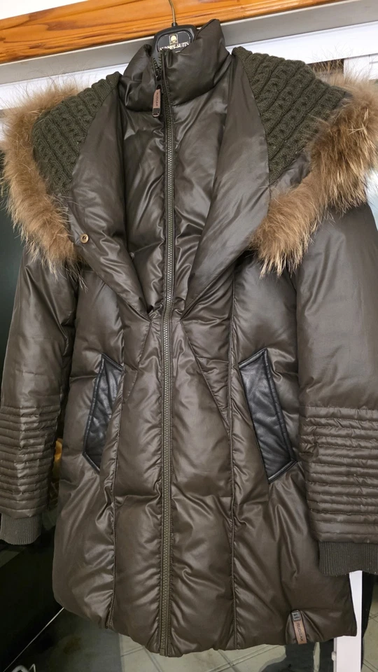 Auténtico Abrigo de Plumón de Invierno Rudsak para Mujer con Piel Natural Estilo 8113936, L Marrón Foto 1 de 4