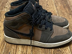 Nike Air Jordan 1 Mid SE Dark Chocolate DC7248-200 Größe 7Y / Damen 8,5 🔥🔥 - Bild 1 von 12