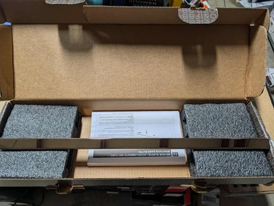 Borde de pared de drenaje de ducha lineal Brizo 24" - dorado pulido Foto 1 de 2