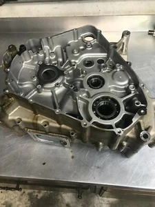 Estuche manivela Suzuki Eiger 400 LTA 400 FABRICANTE DE EQUIPOS ORIGINALES - Imagen 1 de 6