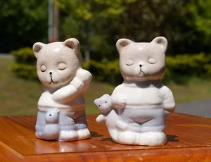 Juego de coctelera de sal y pimienta de osos de peluche para dormir con tapones de corcho de 3 1/2" de alto - Imagen 1 de 7