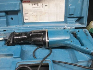 Sierra recíproca Makita JR3000V 6 amperios velocidad con cable variable con estuche - Imagen 1 de 15