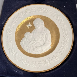 Franklin Mint ~ “Silent Night” ~ 1976 CHRISTMAS PLATE ~ Fine Bisque Porcelain - Picture 1 of 4