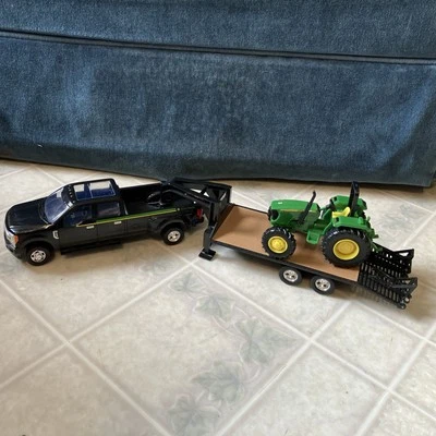 Ertl 46630 1:32 John Deere Ford F-350 with Trailer & John Deere Tractor - Image 1 of 4