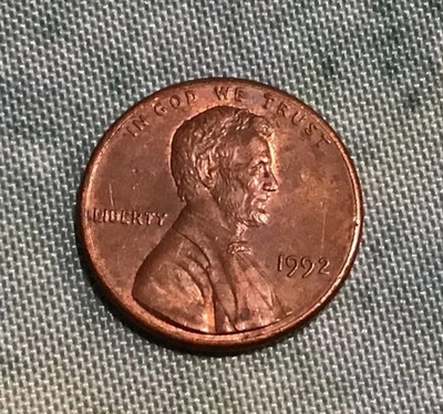1992 Lincoln Cent Error With Reverse Bisecting Die Crack  - Image 1 of 4