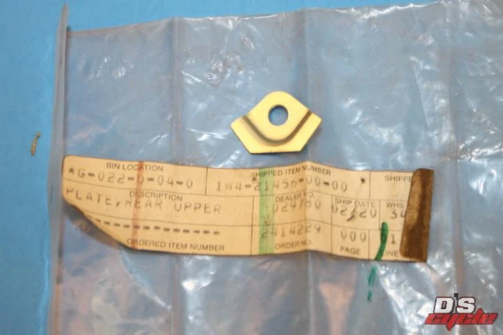 NOS YAMAHA 1977 YZ400D PATCH PLATE PART# 1W4-21456-00-00 - Imagem 1 de 1