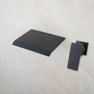 Rubinetto lavabo bagno a cascata nero maniglia singola miscelatore a parete rubinetto ottone - Foto 1 di 8