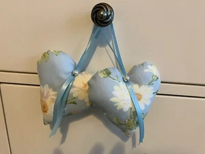 2 x Corazones Colgantes Laura Ashley - Azul Margarita Hechos a Mano - Imagen 1 de 3