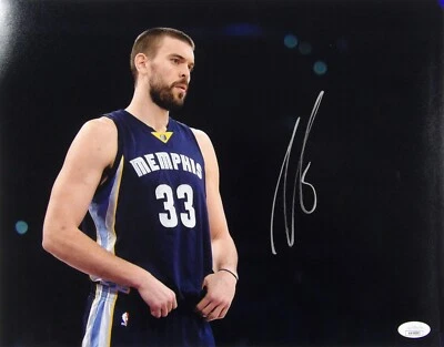 Foto mate firmada por Marc Gasol Memphis Grizzlies 11x14 autenticada por JSA Foto 1 de 2
