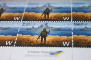 ☥GUERRA IN UCRAINA 2022 SET COMPLETO CON 6 SOLDATI UCRAINI MANDANO NAVI DA GUERRA RUSSE! - Foto 1 di 12