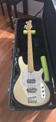 Schecter Diamond Series 4-String Bass P06020839 with Hard Case - Image 1 of 2