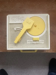 1971 funktionierende Vintage Fisher Price 995 Spieluhr zum Aufziehen Plattenspieler komplett - Bild 1 von 5