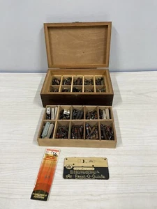Lotto resistenze con scatola. Scatola in legno misto da collezione elettronica  - Foto 1 di 11