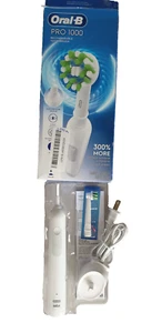 Oral-B Pro 1000 Rechargeable Electric Toothbrush White 3 Modes Plaque Removal - Picture 1 of 2