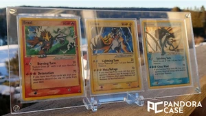 PROTECTION en plexi - cadre 3 cartes sous sleeve - Résistant aux UV Pokémon MTG - Picture 1 of 5