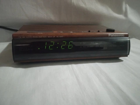 Vintage PANASONIC MODEL RC-6067 AM/FM LED Alarm Clock Radio TESTED & WORKS Cover