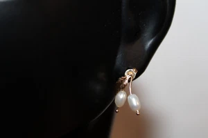 Vintage 14K Gold Pearl Earrings Cluster Cherry Stud - Picture 1 of 4