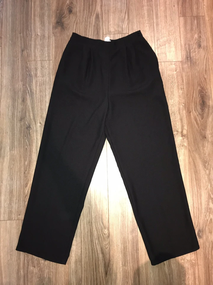 Calça Leslie Fay Sportswear tamanho 10 preta perna reta, cintura alta - Imagem 1 de 4