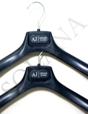 Conjunto de 2 peças Armani Jeans azul plástico roupa terno jaqueta casaco logotipo AJ cabides - Imagem 1 de 4