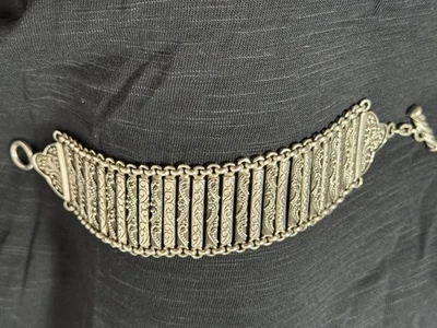 Brazalete de eslabones de desplazamiento granulados de plata de ley 925 Lois Hill con cierre de palanca Foto 1 de 4