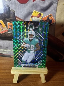 2023 Devon Achane Mosaic RC #312 Mosaic Green Prizm Hot SP! - Foto 1 di 2
