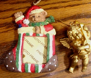 Set 2) WEIHNACHTSSCHMUCK Teddybär Strumpf Rahmen 4" + 2,5" Gold Engel 755 - Bild 1 von 3
