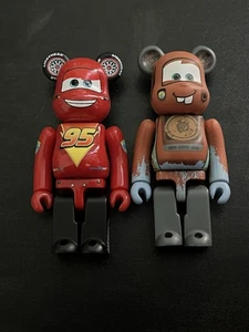 Cars Lightning McQueen & Mater Bearbrick 100% Set Medicom Toy Be@rbrick - Picture 1 of 2