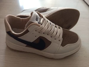 Nike Air Damen Schuhe Gr. 36 - Bild 1 von 3