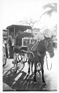 Postal: RPPC Caballo y Carruaje, Acapulco, MÉXICO, Letrero Pepsi, 1958 Foto en blanco y negro - Imagen 1 de 2